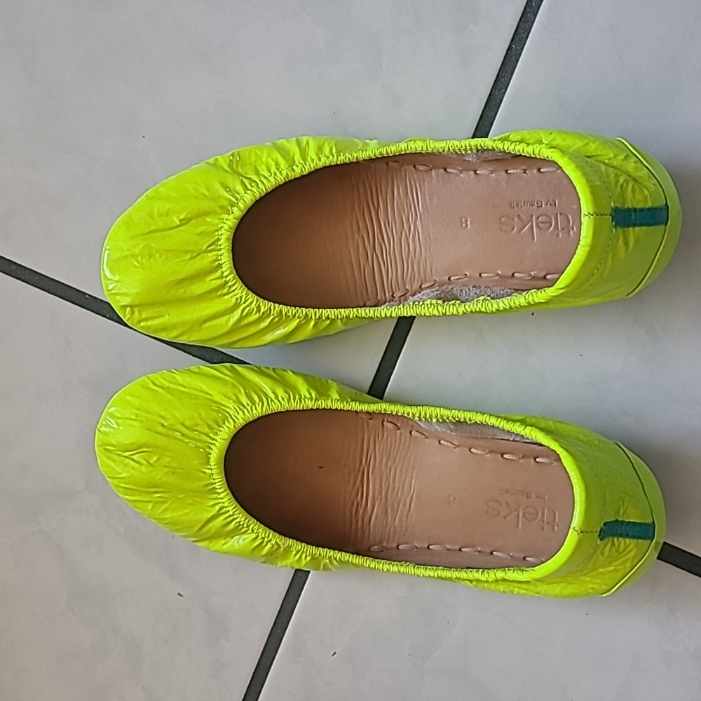 Size 8 neon yellow tieks